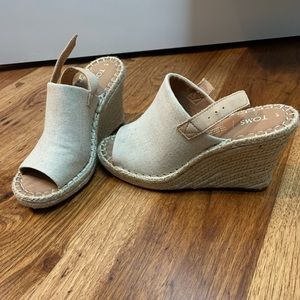Brand New TOMS Natural Oxford Monica Wedge size 7